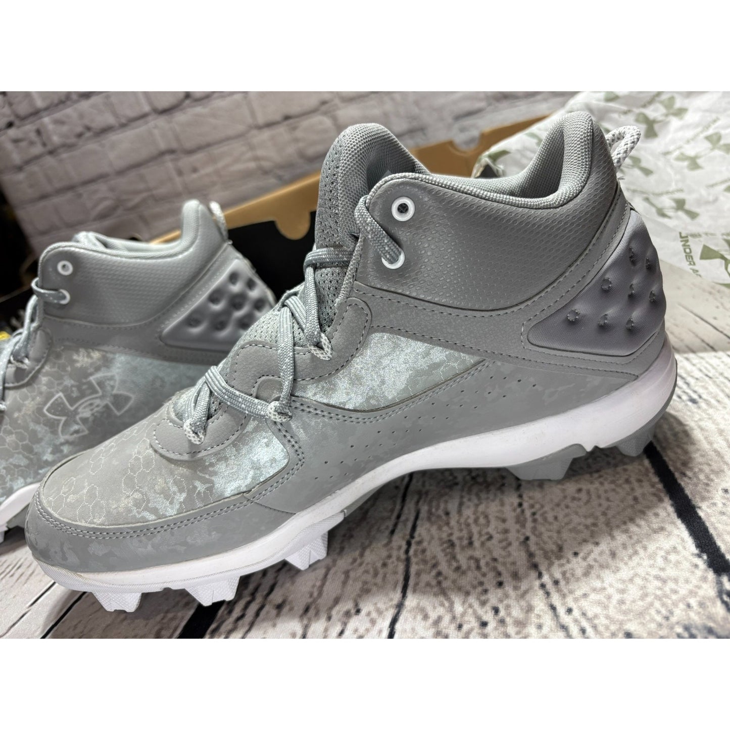 Under Armour Men's UA Harper 8 Mid RM Adult Baseball/Softball Molded Cleats 11.5