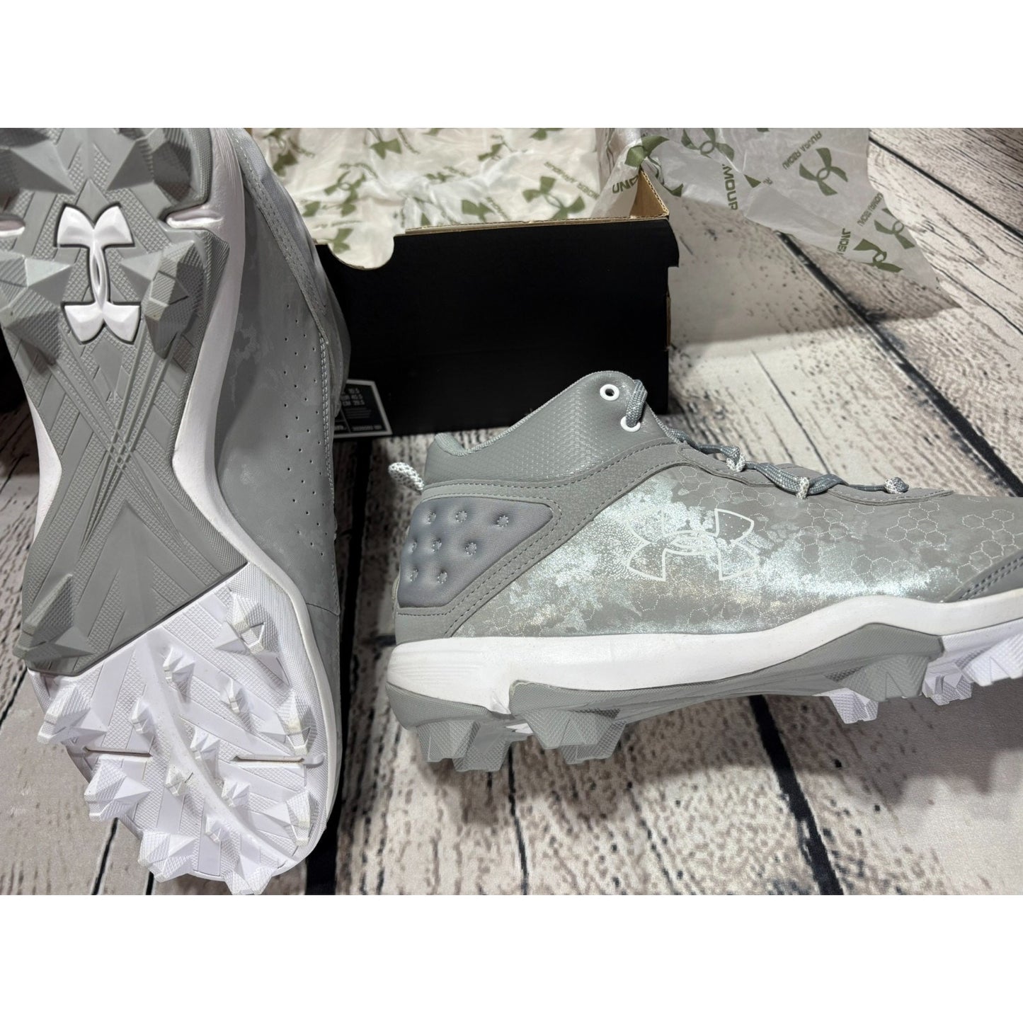 Under Armour Men's UA Harper 8 Mid RM Adult Baseball/Softball Molded Cleats 11.5