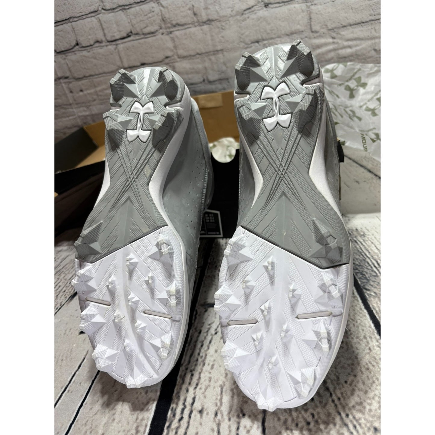 Under Armour Men's UA Harper 8 Mid RM Adult Baseball/Softball Molded Cleats 11.5